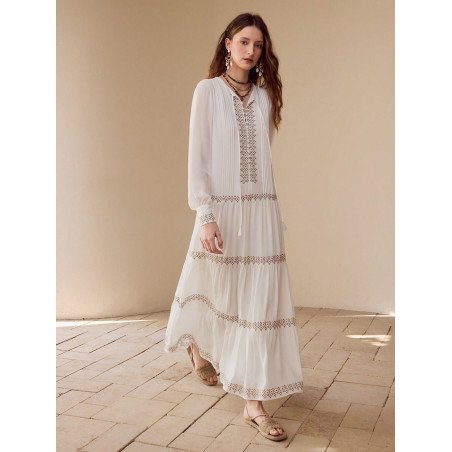 MOTF PREMIUM VESTIDO BORDADO CON FLORES ACAMPANADO