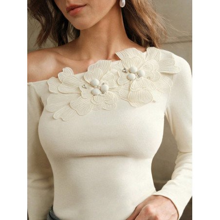 Blusa de punto ajustada con un solo hombro, con decoración de bordados florales, cuentas y rhinestones, para